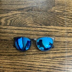 Stylish Blue Lens Sunglasses
